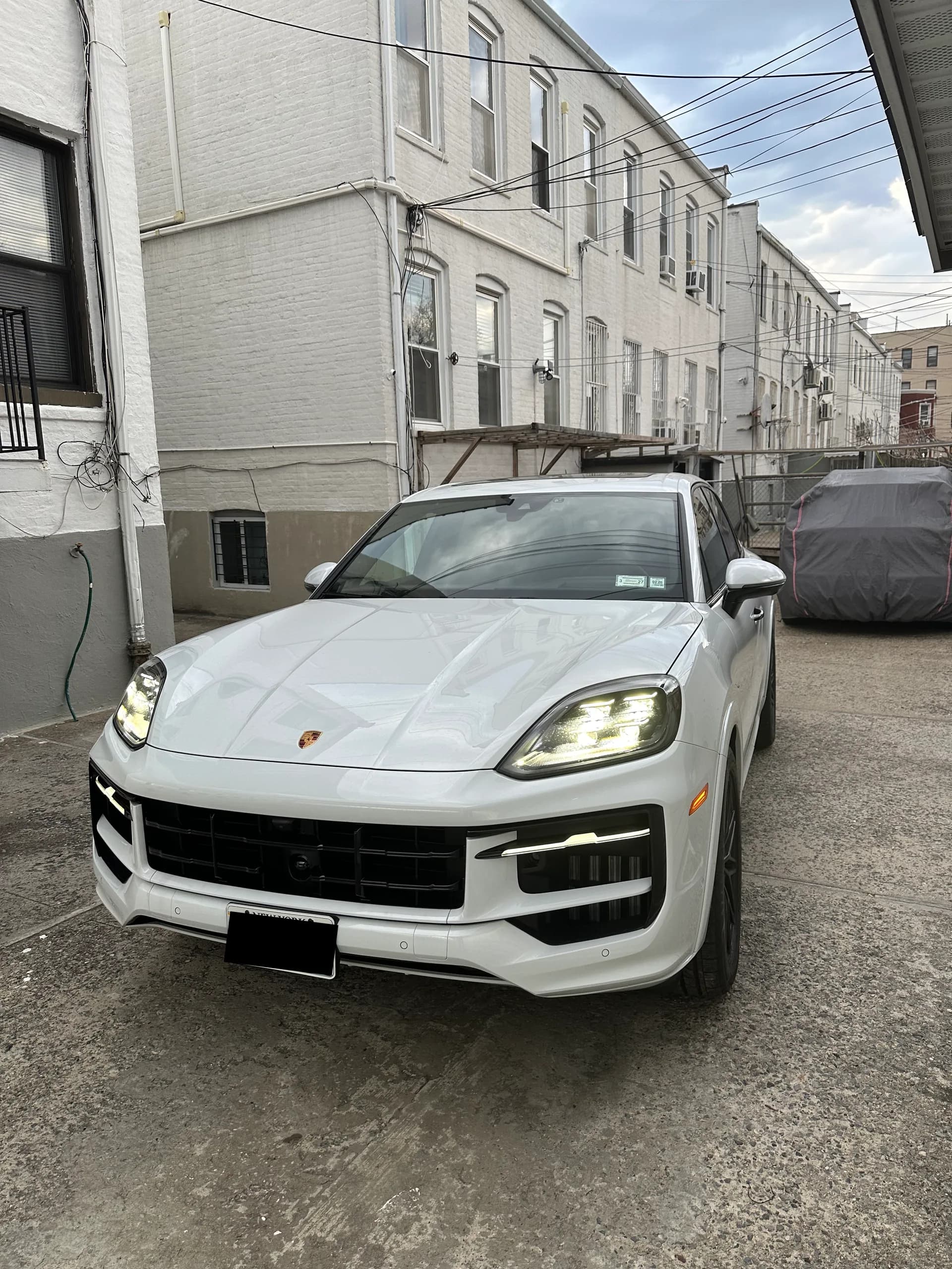 2025 Porsche Cayenne GTS dashcam exterior